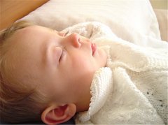 冬季护理新生儿注意什么 不建议新生儿使用暖宝