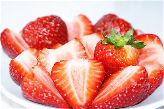 草莓的做法大全 吃草莓的注意事项