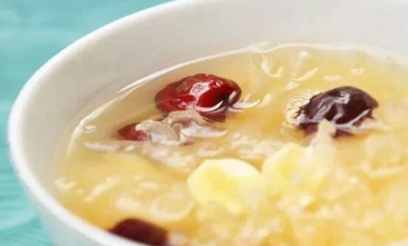 银耳莲子汤有什么功效 银耳莲子汤最好吃的做法