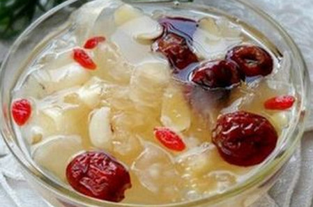 银耳莲子汤有什么功效 银耳莲子汤最好吃的做法