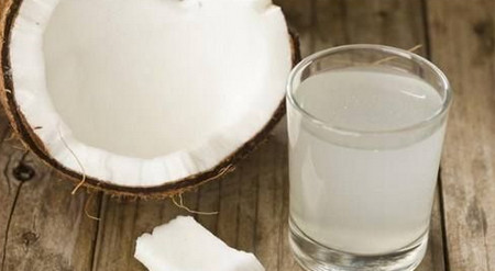 椰子外面发霉了还能吃吗 椰子水是凉性还是热性