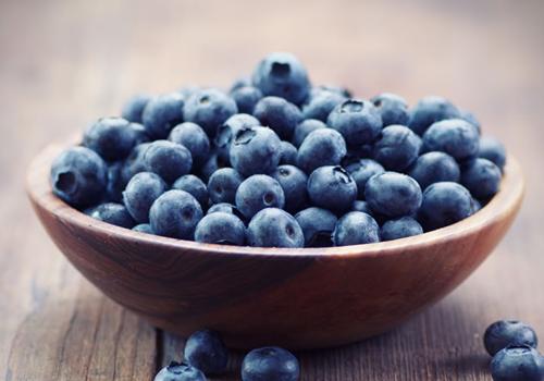 蓝莓可以不洗直接吃吗 吃蓝莓要注意什么
