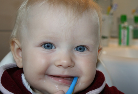 宝宝牙膏含氟吗 怎么选宝宝牙膏更安心