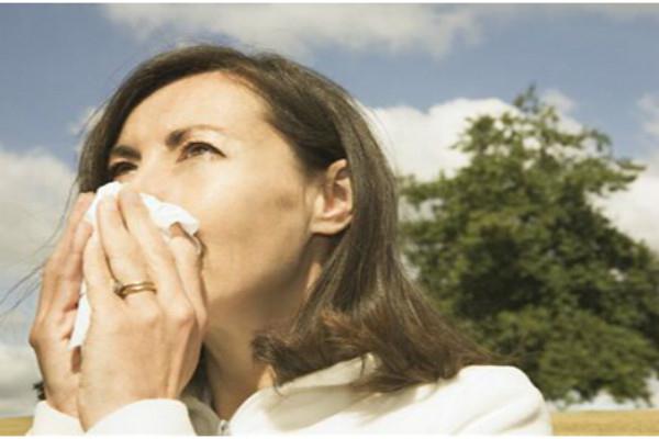 冬天鼻炎犯了怎么办 冬天冷水洗脸的好处是什么