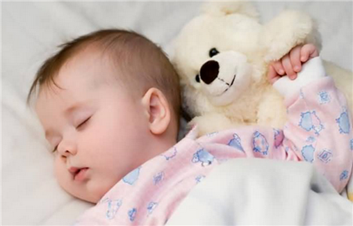 新生儿冬季睡觉穿什么 新生儿冬季睡觉注意事项