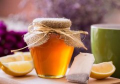 柠檬蜂蜜水的美容功效有哪些