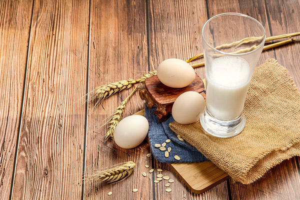牛奶和鸡蛋能一起吃吗 牛奶不能和什么一起吃