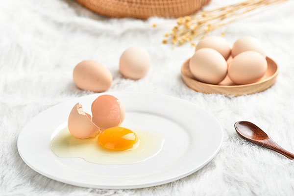 感冒可以吃鸡蛋吗 感冒期间不能吃的食物