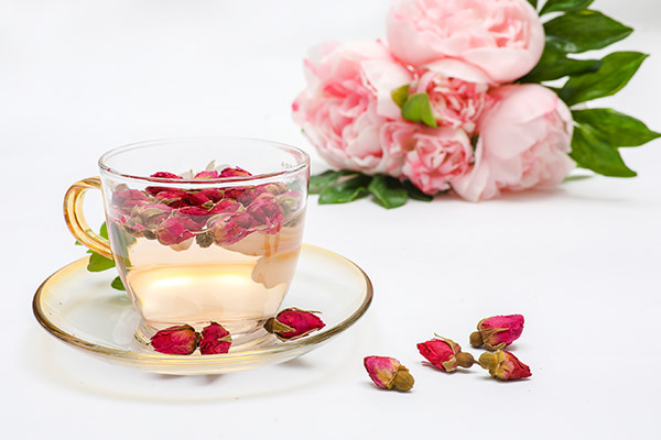 玫瑰花泡水喝的功效与作用 玫瑰花茶的药用价值