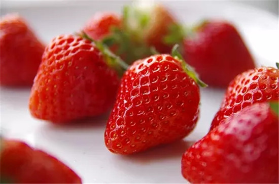 草莓可以和虾同食吗 草莓和虾一起吃会怎样