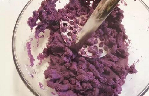紫薯糯米饼怎么做好吃 紫薯糯米小饼的做法