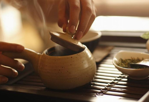 秋季为什么更易患咽喉炎 咽喉炎可以喝的养生茶