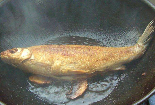 为什么咳嗽不能吃鱼 服用止咳药期间不宜吃鱼