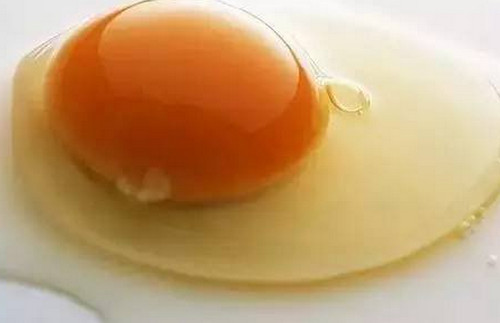鸡蛋禁用红药水染红 哪些人不宜食用毛鸡蛋