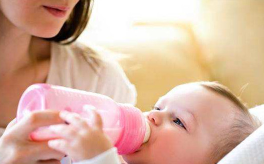 宝宝喝奶粉怎么办 怎么让宝宝爱上喝奶