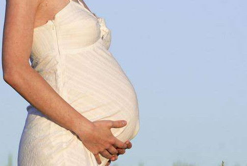 孕妇劳累胎儿会缺氧吗 胎动减少怎么回事
