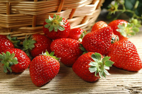 冬季吃草莓好不好 冬季吃草莓有什么好处