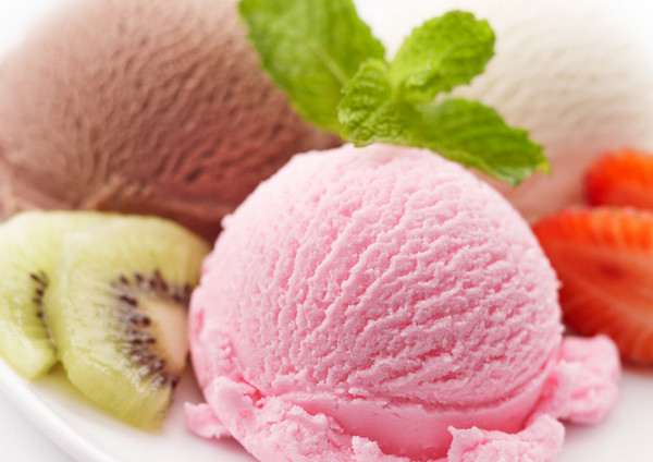 冬天可以吃冰淇淋吗 冬天吃冰淇淋肚子疼怎么办