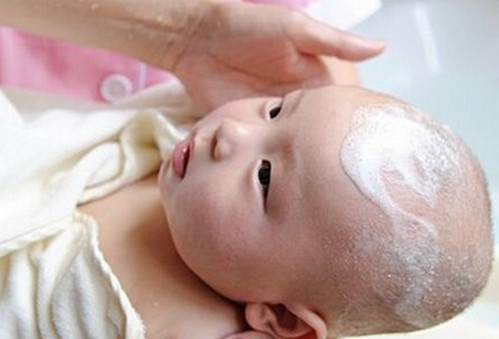 胎脂对宝宝的作用有哪些 胎脂要如何清洗