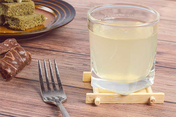 蜂蜜水的作用与功效 喝蜂蜜水的好处