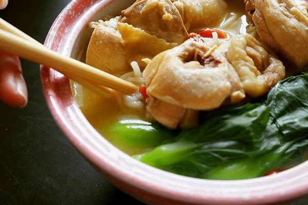 做麻油鸡放什么调料 麻油鸡的常见做法