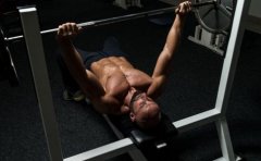 有胸的男人最性感 上班族男人怎么锻炼胸肌