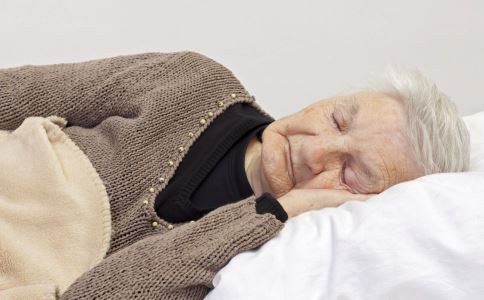 老人冬天睡觉穿太厚 会越睡越累