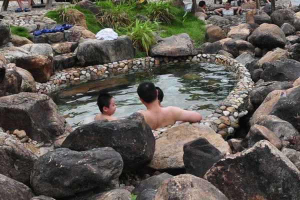 泡温泉要多少钱 很难界定
