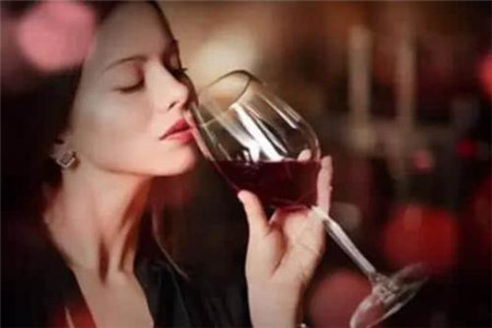女人饮酒过量的六大危害